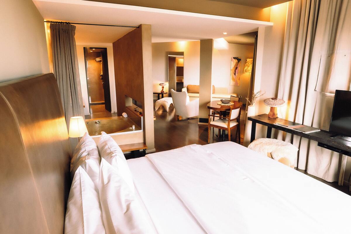 minibar, in-room safe, desk, blackout curtains