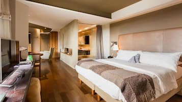 Suite, 1 Queen Bed | Minibar, in-room safe, desk, blackout drapes