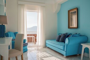 Daunenbettdecken, Minibar, Zimmersafe, individuell dekoriert