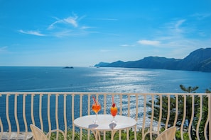 Junior-Doppelzimmer, Terrasse, Meerblick | Terrasse/Patio