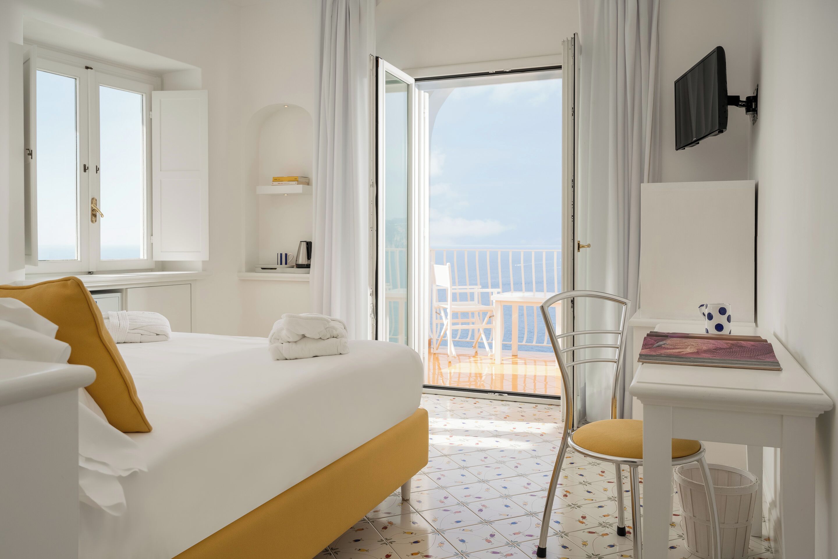 comfort double room, balcony, sea view | down duvets, minibar, in-room safe, individually furnished