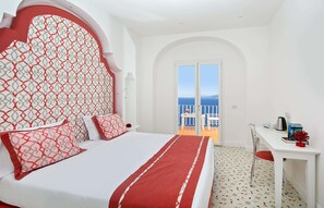 Down comforters, minibar, in-room safe, individually decorated - Hotel Tramonto d'Oro (Praiano)