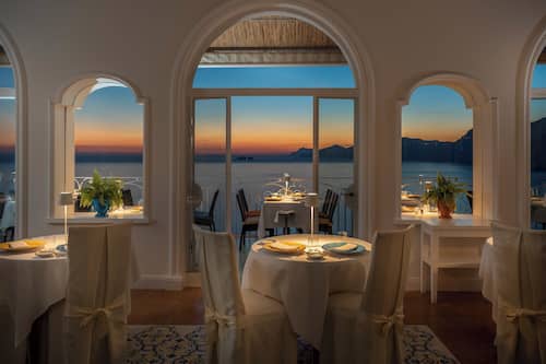2 restaurants, lunch, dinner served; Italian cuisine