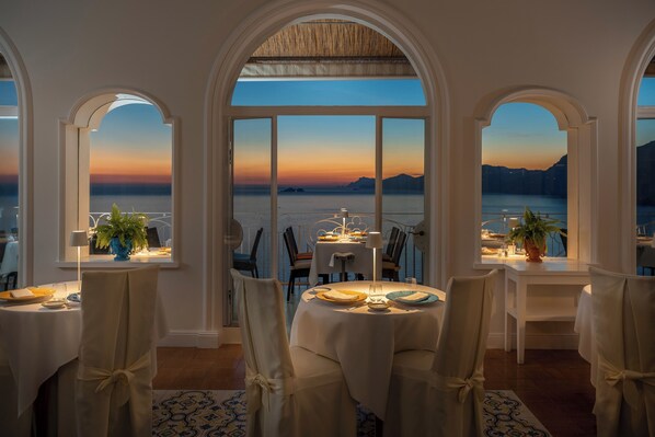 Lunch, dinner served; Italian cuisine, al fresco dining 