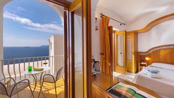 Superior Double or Twin Room, Partial Sea View | Terraço/pátio