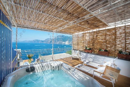 Deluxe Room, 1 King Bed, Private Pool, Annex Building | Terrace/patio