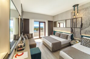 أغطية فراش متميزة وعناصر مجانية داخل الميني بار وخزنة داخل الغرفة