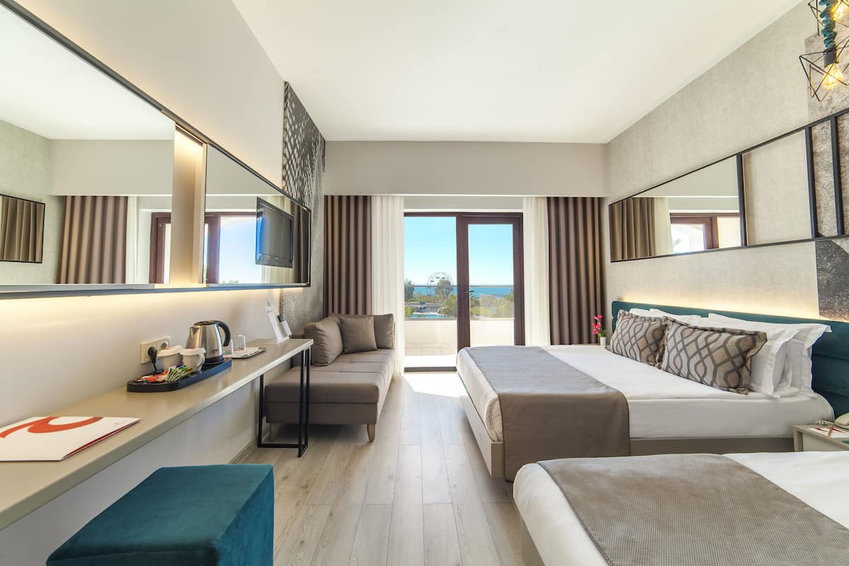 1 bedroom, premium bedding, free minibar, in-room safe