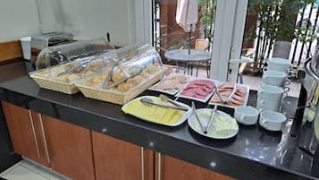 Colazione a buffet inclusa, servita tutte le mattine