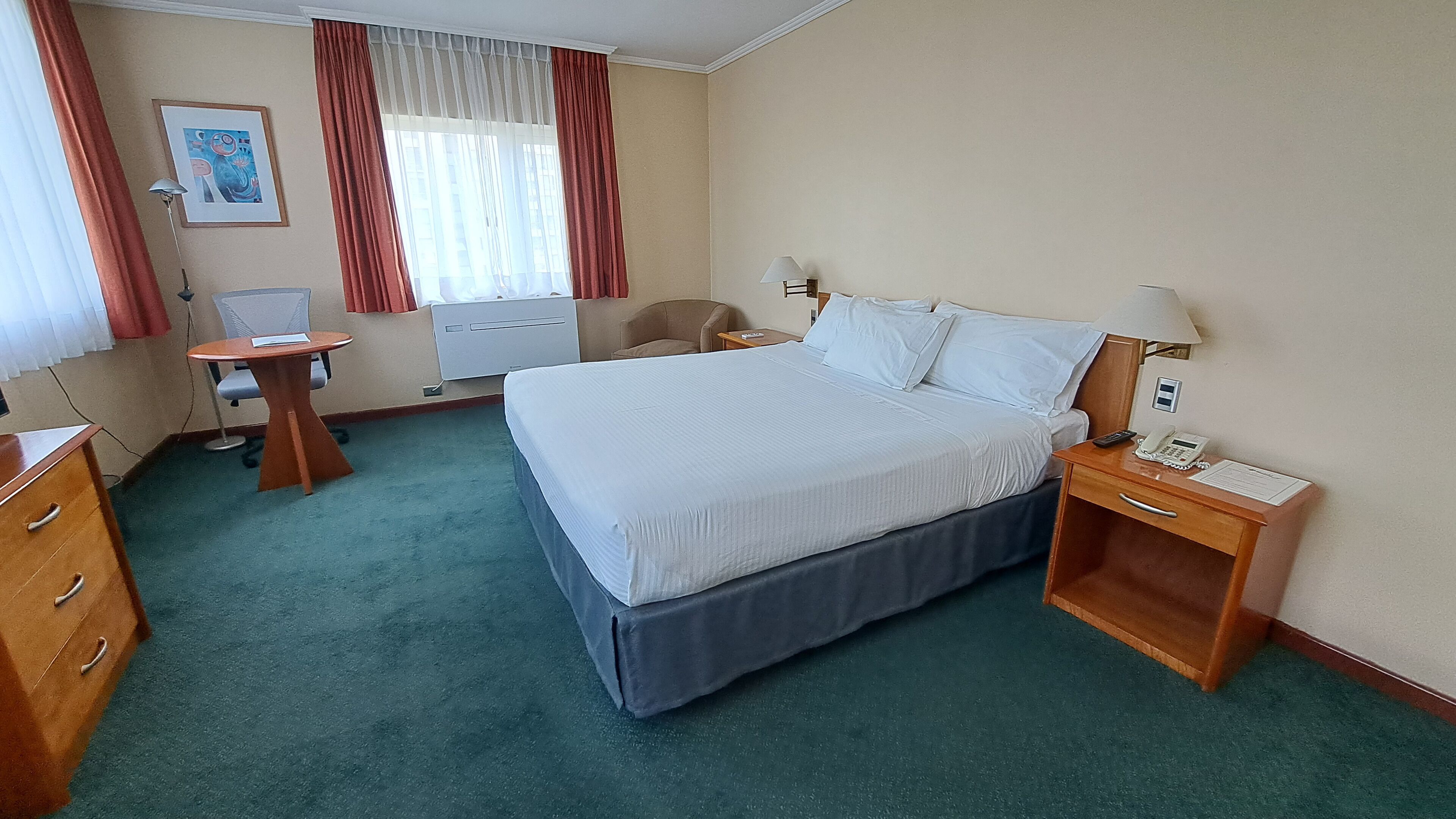 standard room | 1 bedroom, premium bedding, minibar, in-room safe