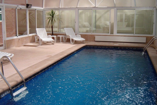 Indoor pool, sun loungers