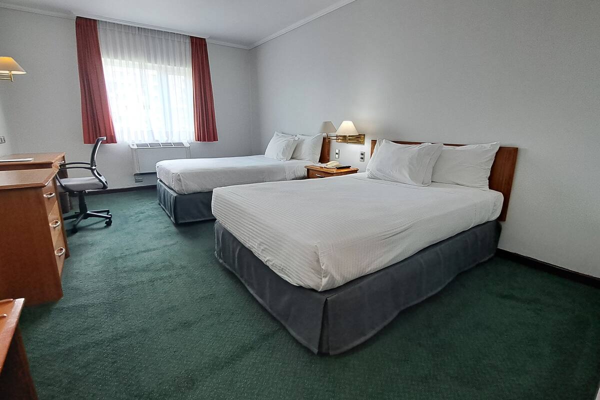 standard room | 1 bedroom, premium bedding, minibar, in-room safe