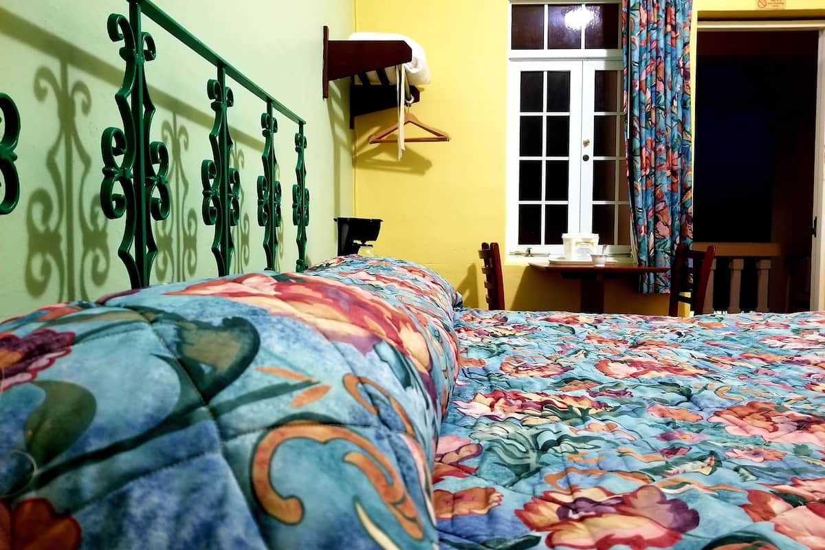 standard room, 1 king bed | in-room safe, free wifi, bed sheets
