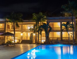 Outdoor pool, a rooftop pool, open 7 AM to 9 PM, sun loungers