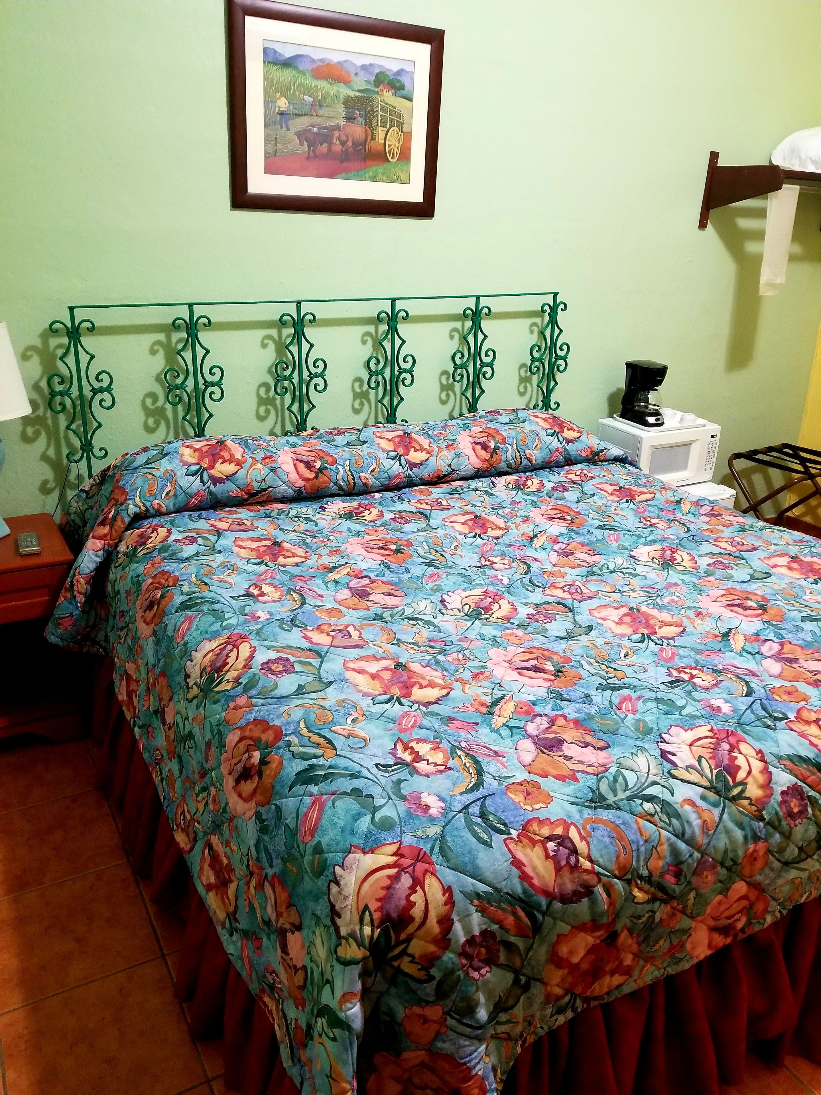 standard room, 1 king bed | in-room safe, free wifi, bed sheets