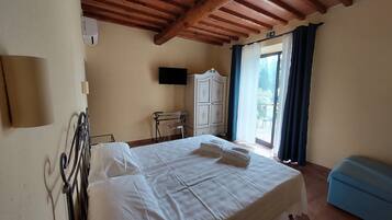 Doppia Comfort | Copriletto in piuma, una scrivania, tende oscuranti, Wi-Fi gratuito