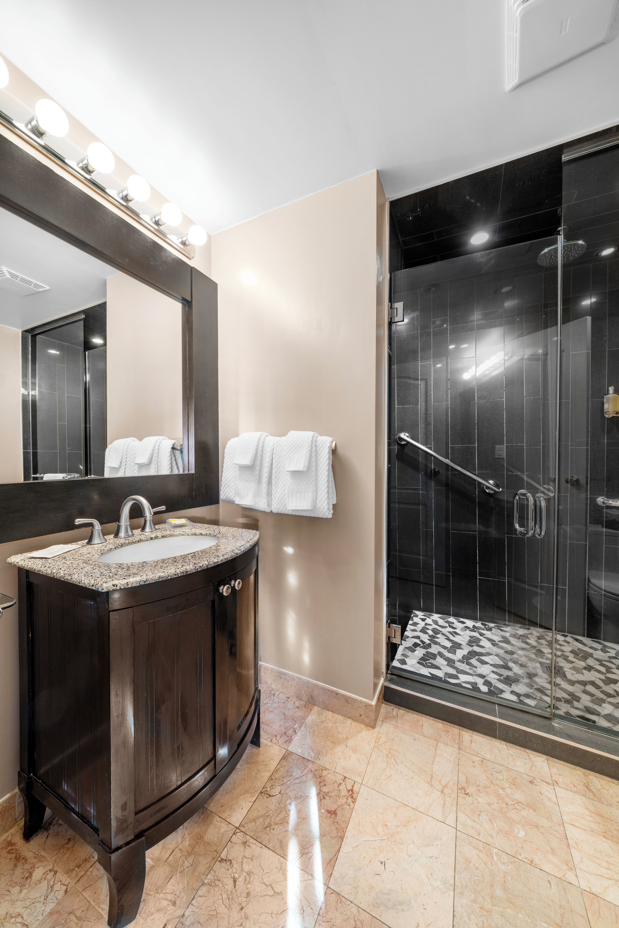 deluxe room | room amenity