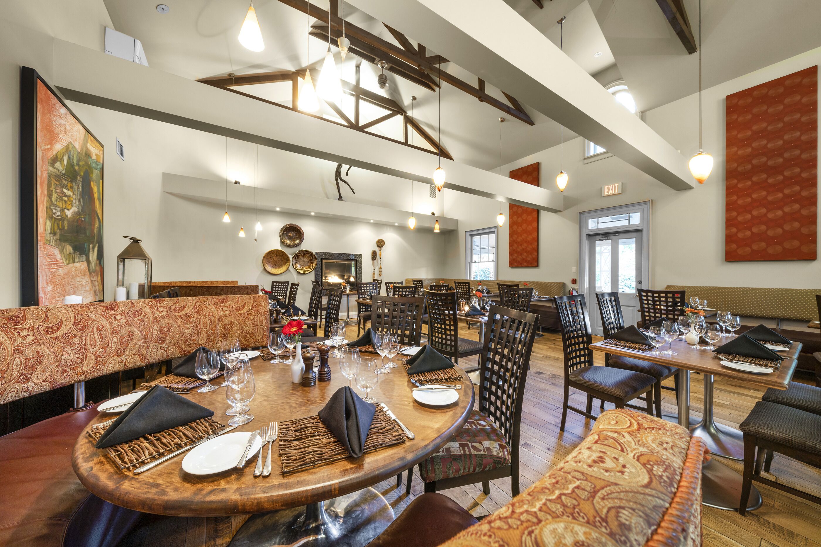 Breakfast, lunch, dinner served; al fresco dining 