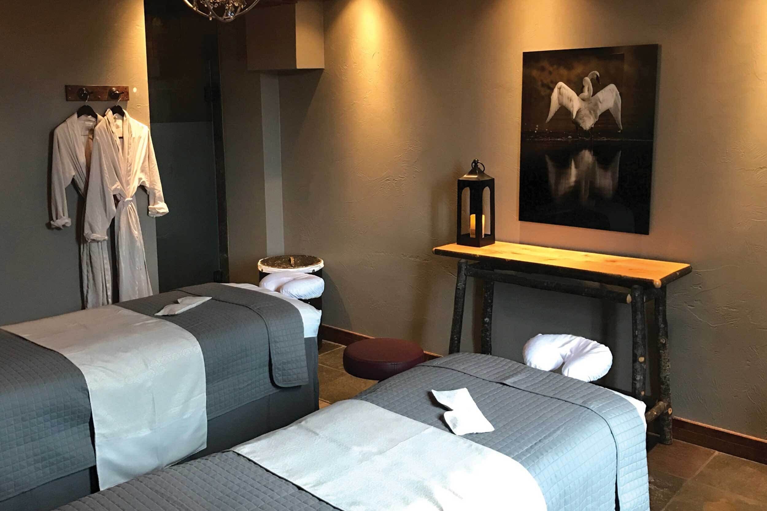 Couples treatment rooms, body treatments, aromatherapy