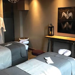 Couples treatment rooms, body treatments, aromatherapy