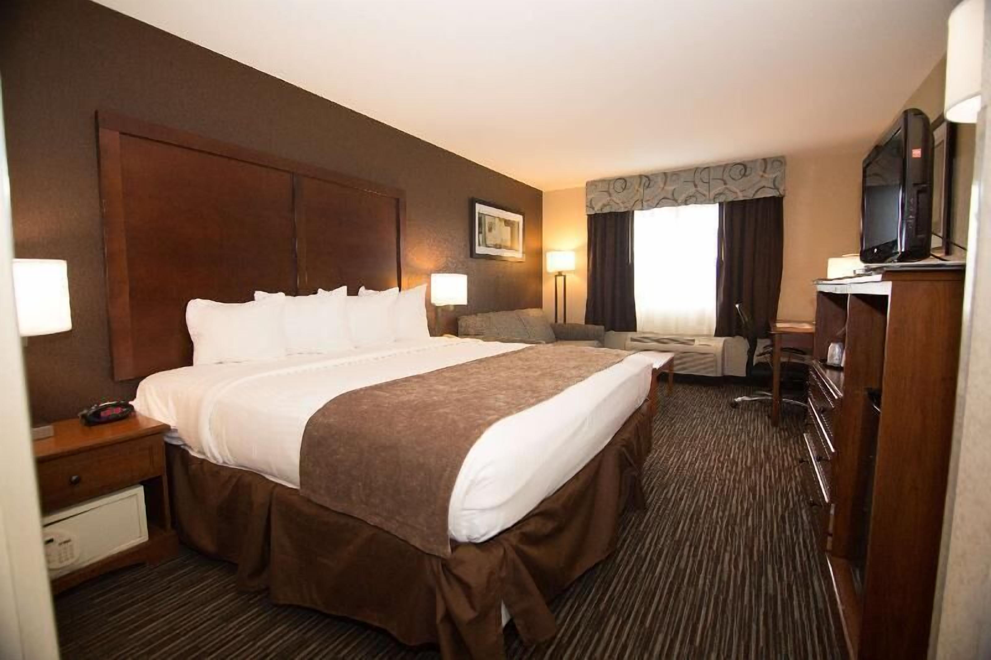 Pillow-top beds, in-room safe, laptop workspace, iron/ironing board