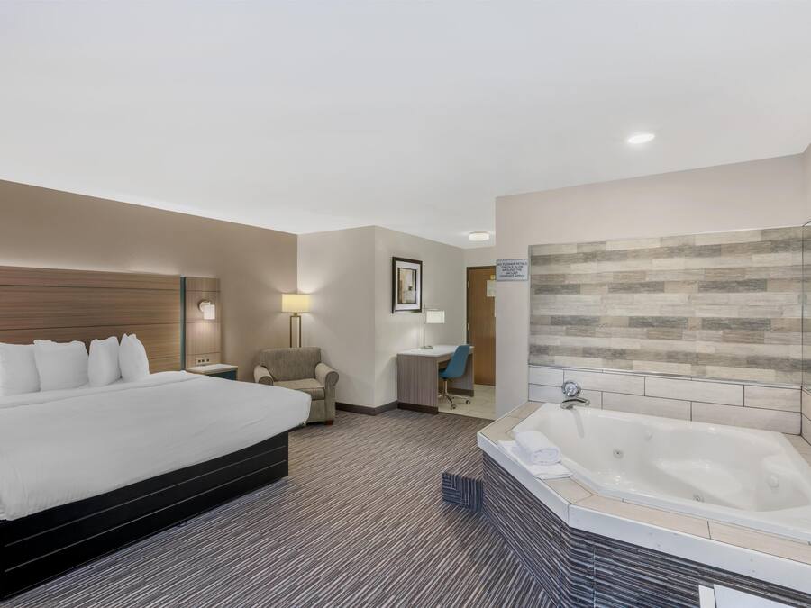 Pillowtop-bedden, een kluis op de kamer, een laptopwerkplek