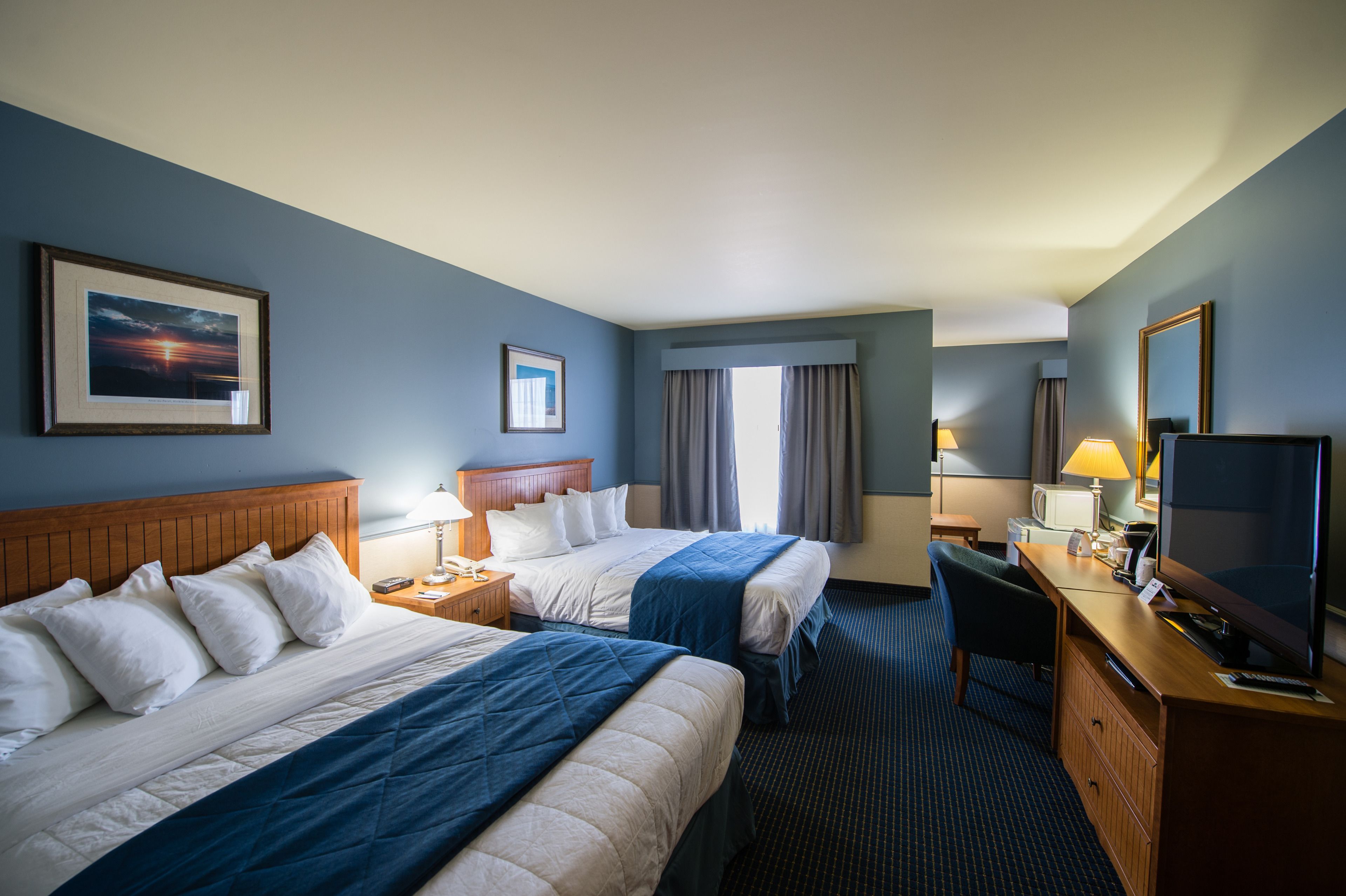 individually decorated, individually furnished, desk, laptop workspace