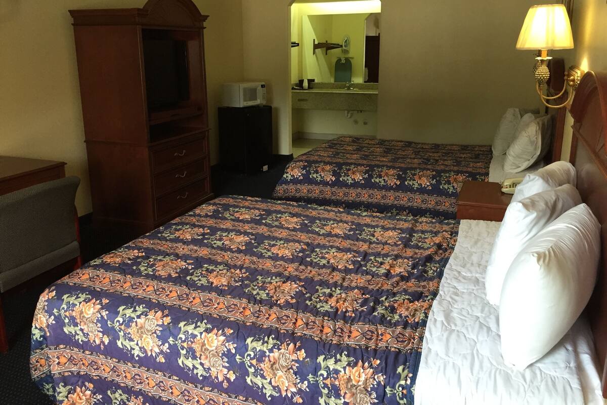 Rollaway beds (surcharge), WiFi (free)