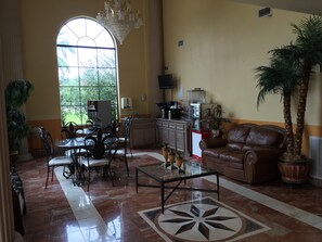 Lobby-lounge