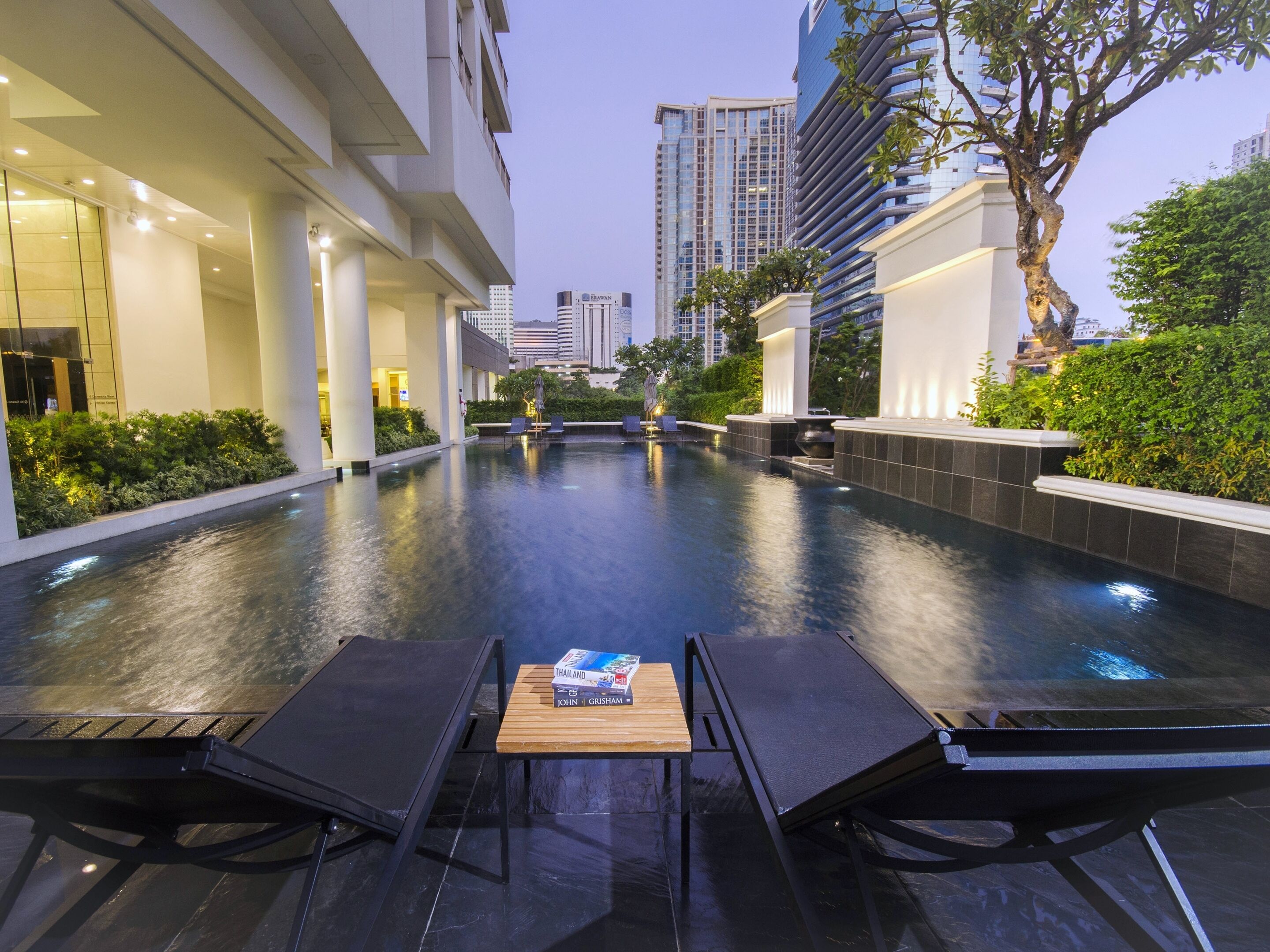 Outdoor pool, pool umbrellas, sun loungers