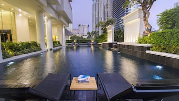 Outdoor pool, pool umbrellas, sun loungers