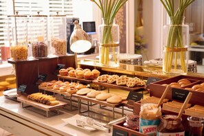 A bakery display with various pastries and a jar of Skippy peanut butter. - Centre Point Sukhumvit Thong Lo (Bangkok)