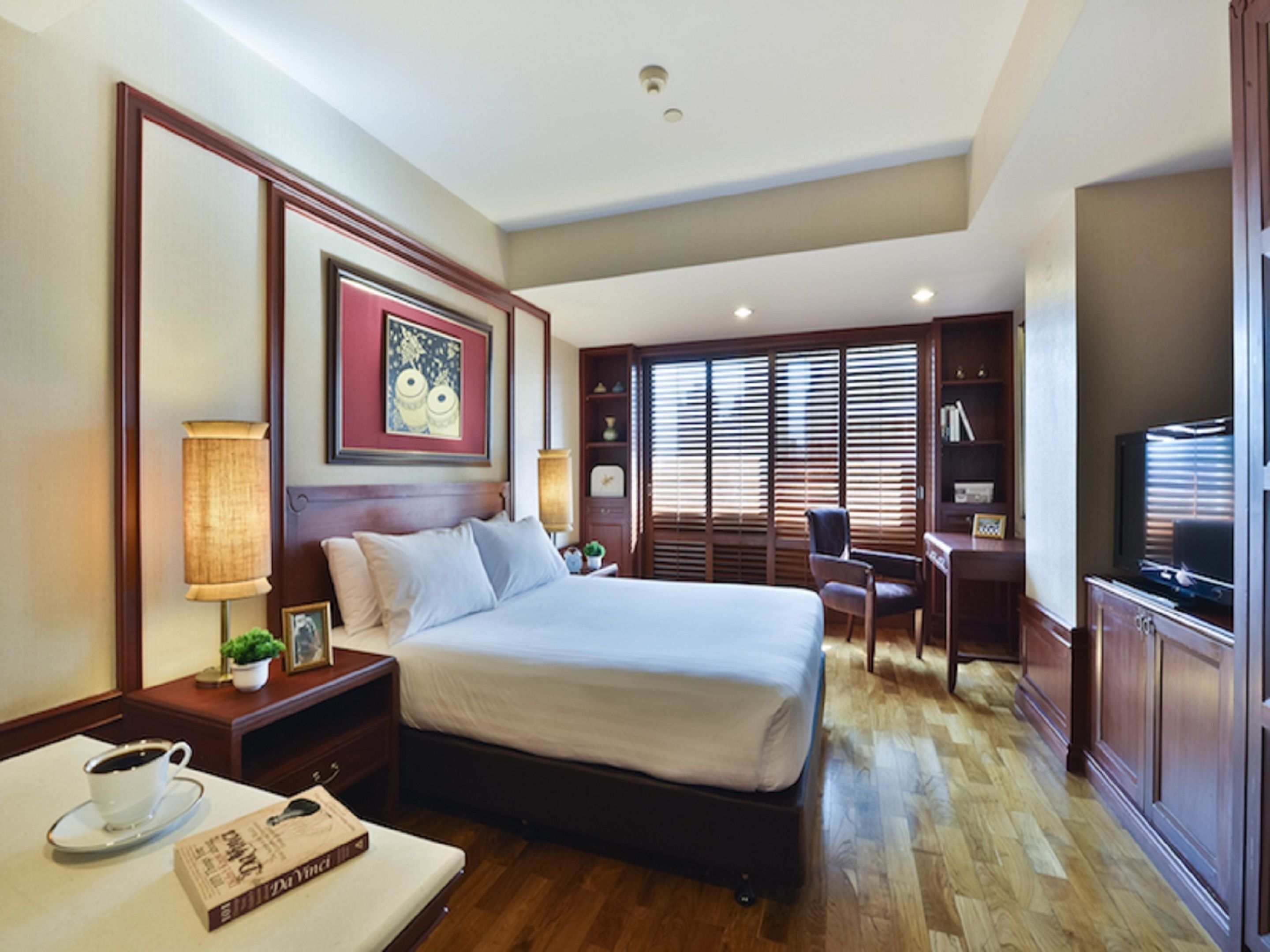 Egyptian cotton sheets, premium bedding, minibar, in-room safe