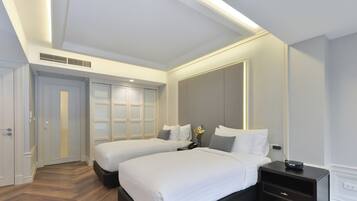 Egyptian cotton sheets, premium bedding, minibar, in-room safe