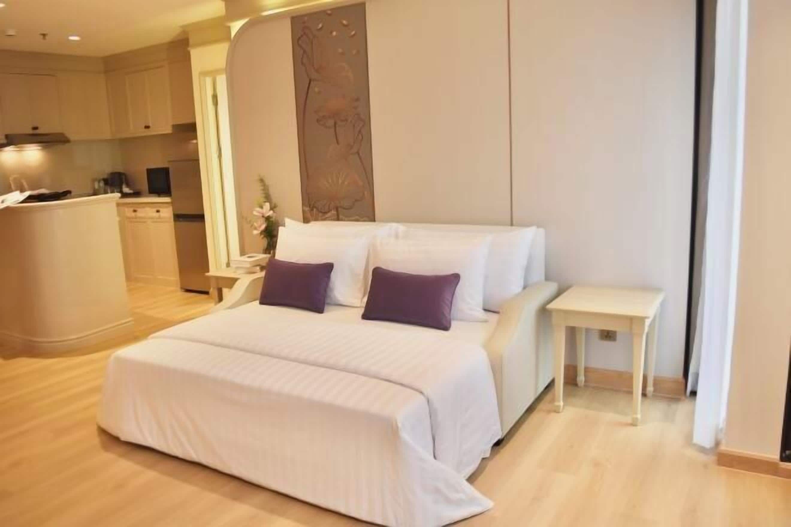 Tallelokero huoneessa, silitysrauta/-lauta, ilmainen Wi-Fi