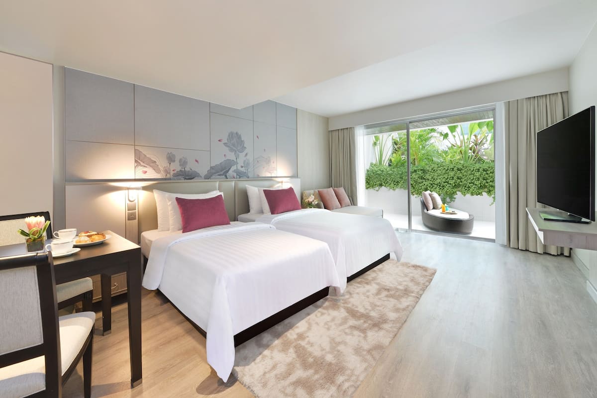 Suite Pool Access (New Wing) | Una cassaforte in camera, ferro/asse da stiro, Wi-Fi gratuito, lenzuola