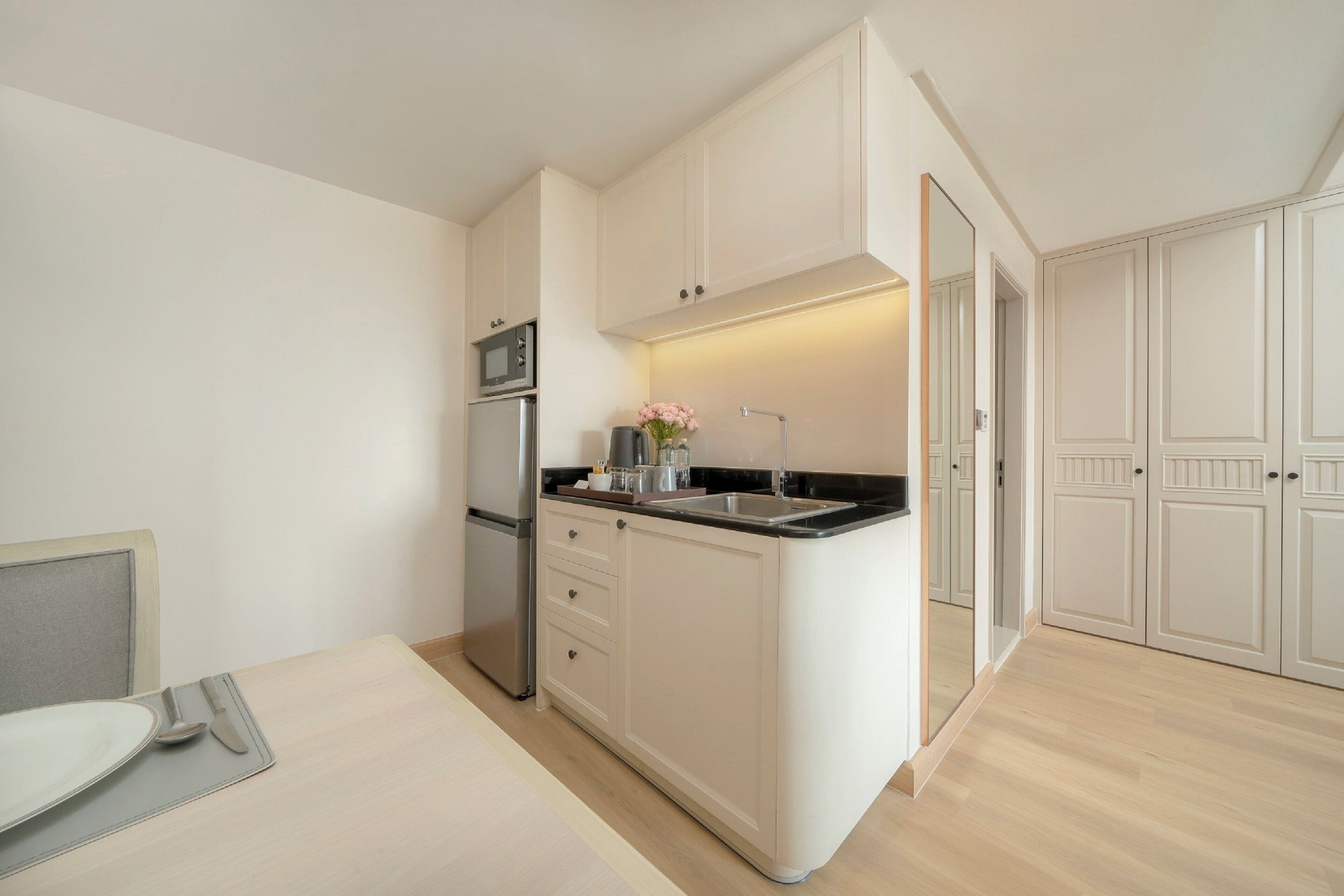 grand deluxe | 1 bedroom, in-room safe, iron/ironing board, free wifi