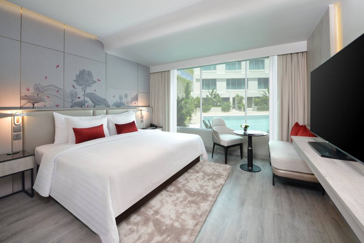Deluxe Pool View (New Wing) | 房內夾萬、熨斗/熨衫板、免費 Wi-Fi、床單