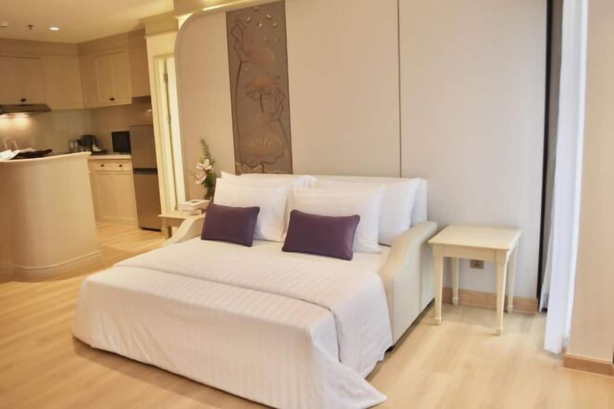 In-room safe, iron/ironing board, free WiFi, bed sheets