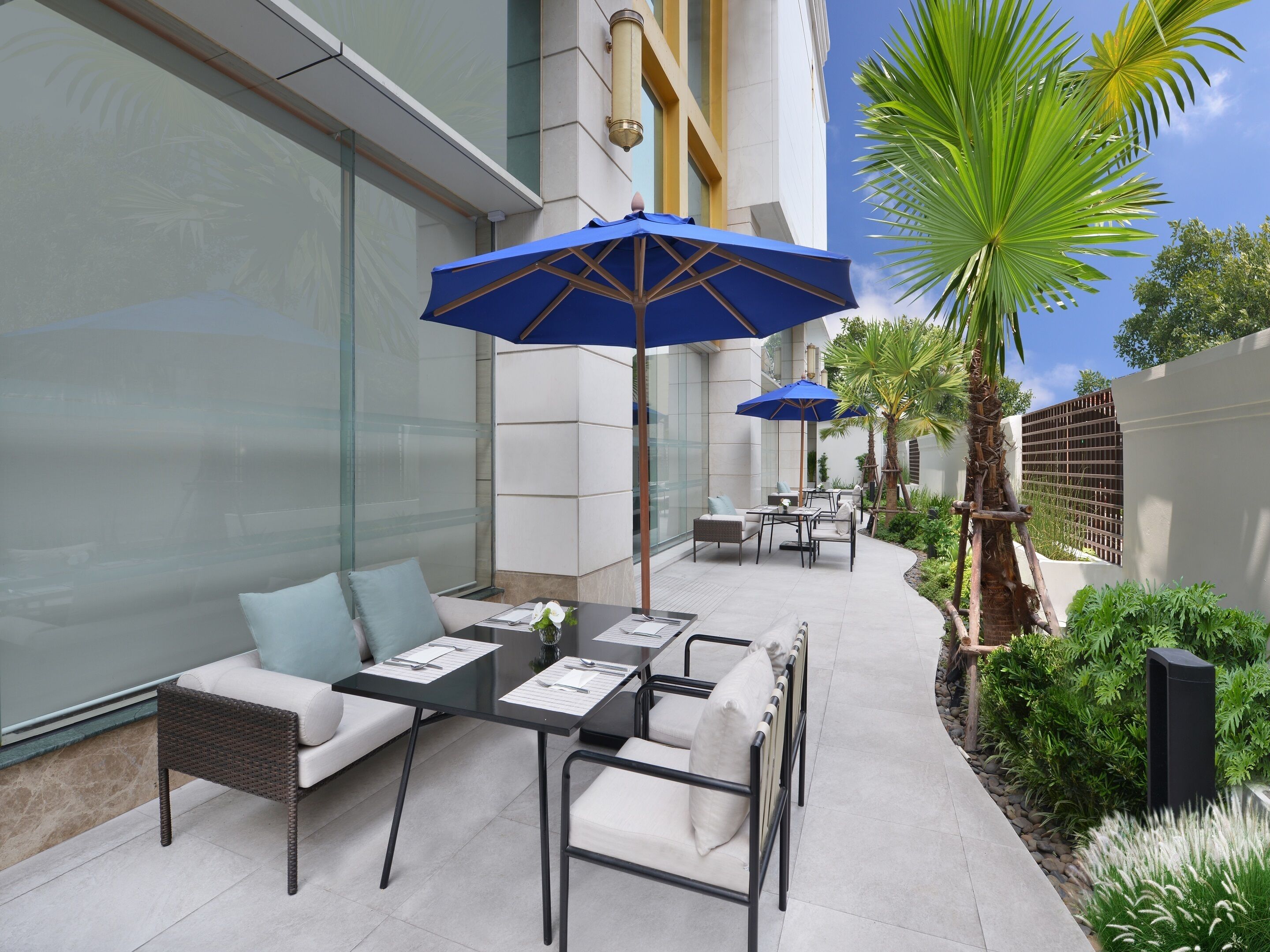 breakfast, lunch, dinner served; thai cuisine