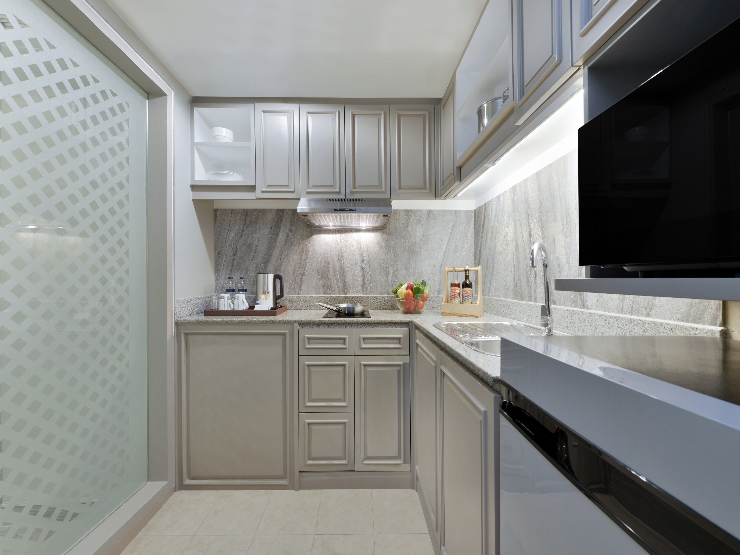 suite greenery (new wing) | private kitchen | full-sized fridge, microwave, electric kettle