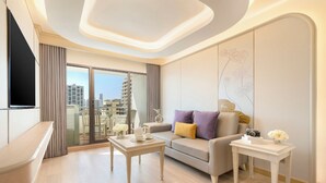 One Bedroom Balcony Junior Suite | Living area | Fireplace - Centre Point Sukhumvit 10 (Bangkok)