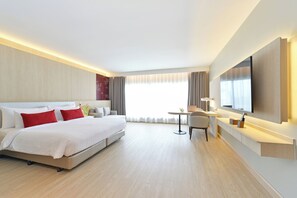 Grand Deluxe Executive | Minibar, in-room safe, desk, iron/ironing board - Centre Point Plus Hotel Pratunam (Bangkok)