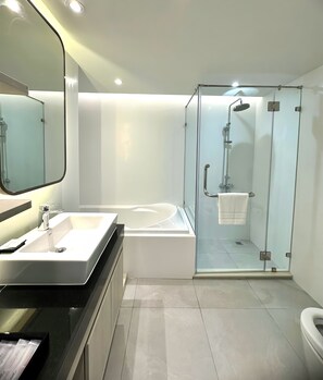 Bathroom - Centre Point Plus Hotel Pratunam (Bangkok)