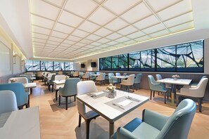 Buffet déjeuner servi tous les jours en supplément