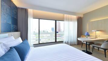 Minibar, in-room safe, desk, iron/ironing board