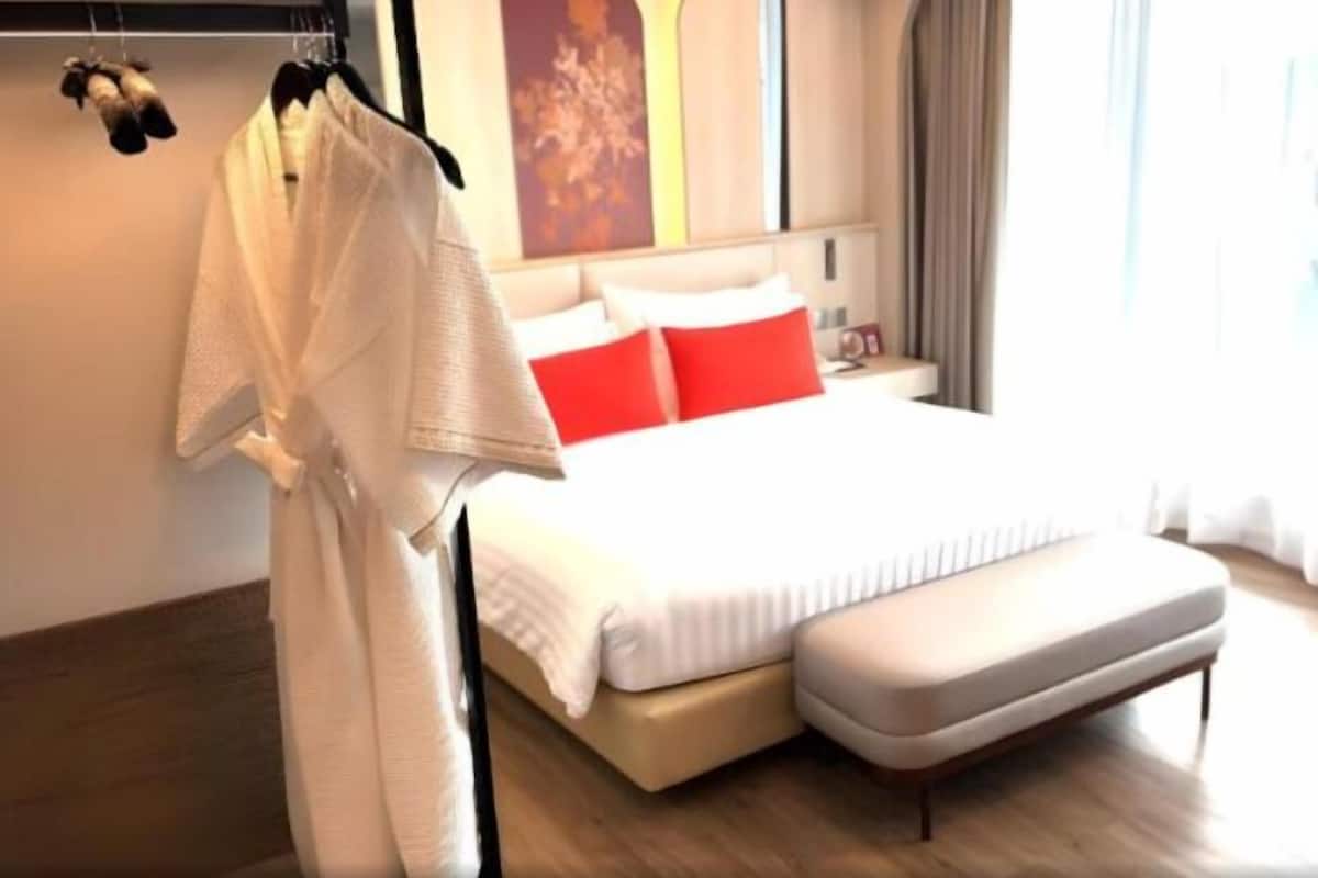 Minibar, safe på rommet, skrivebord og strykejern/-brett