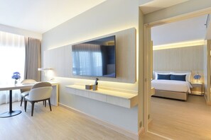 Family Connecting Room | Minibar, coffre-fort, bureau, fer et planche à repasser