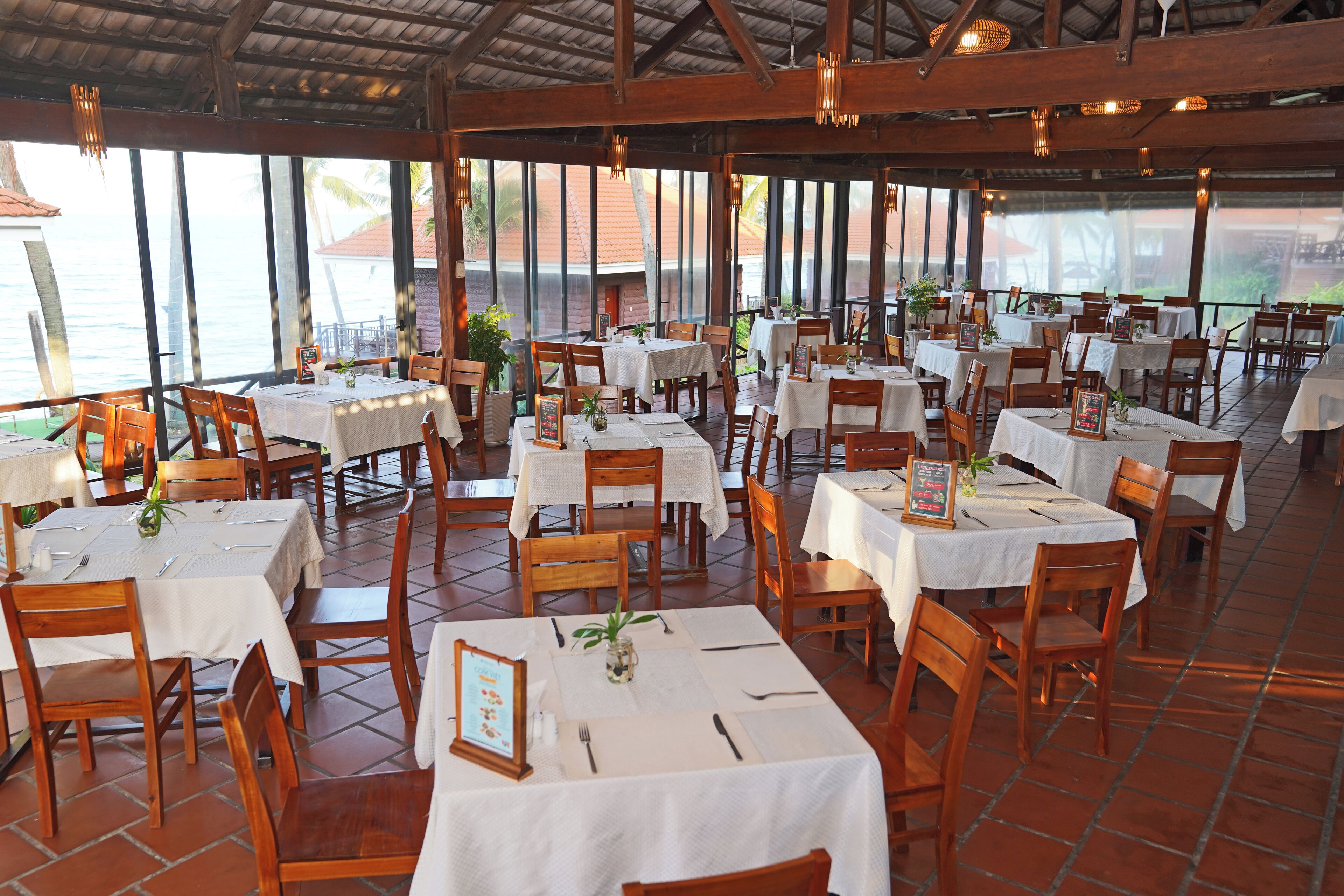 local and international cuisine, pool views