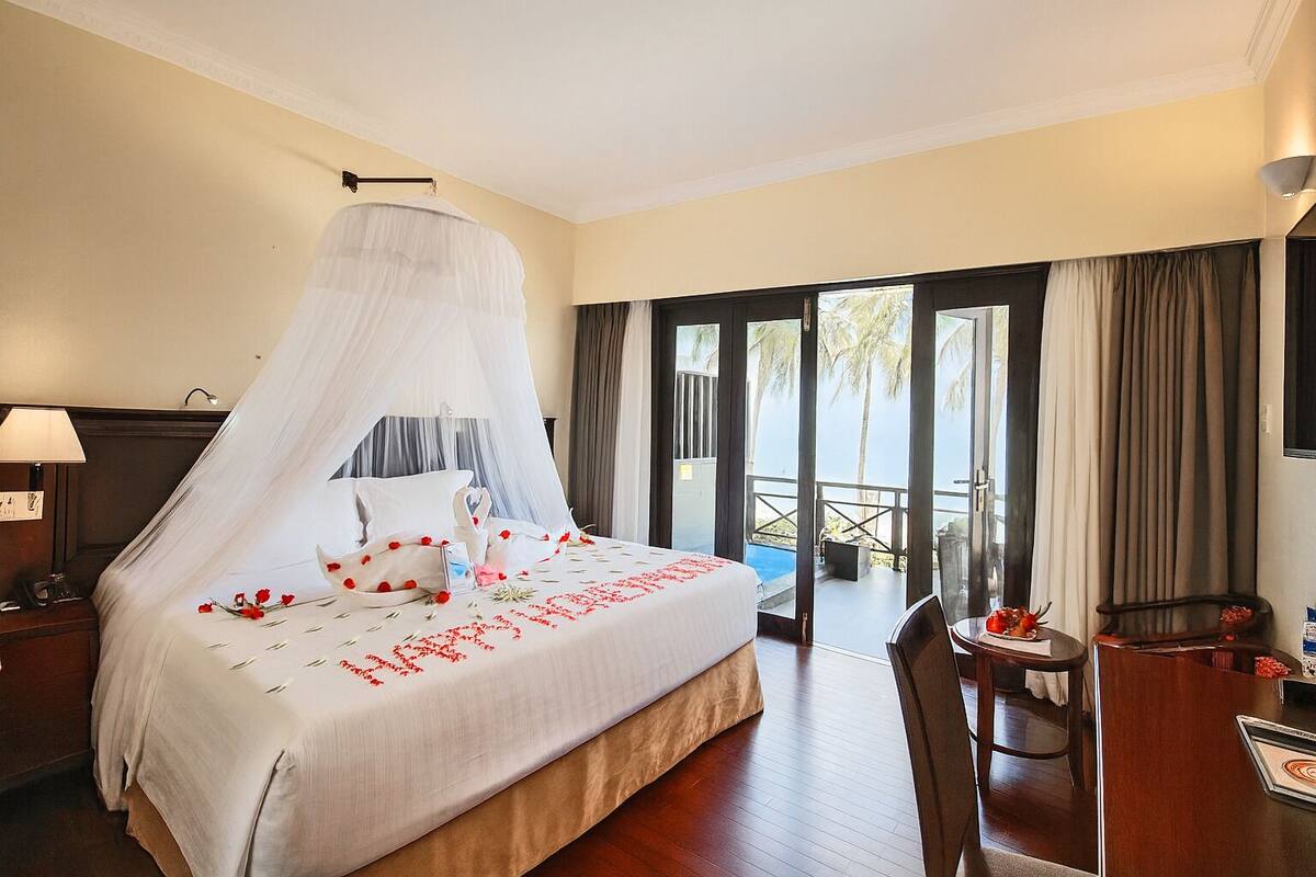 Beachfront Villa (VIP) | Bar mini, peti besi dalam bilik, meja, katil bayi/kot (percuma) 
